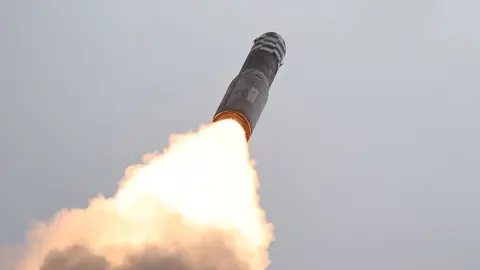 যুক্তরাষ্ট্রকে চাপে রাখতে ২ ব্যালিস্টিক ক্ষেপণাস্ত্র ছুড়ল উত্তর কোরিয়া