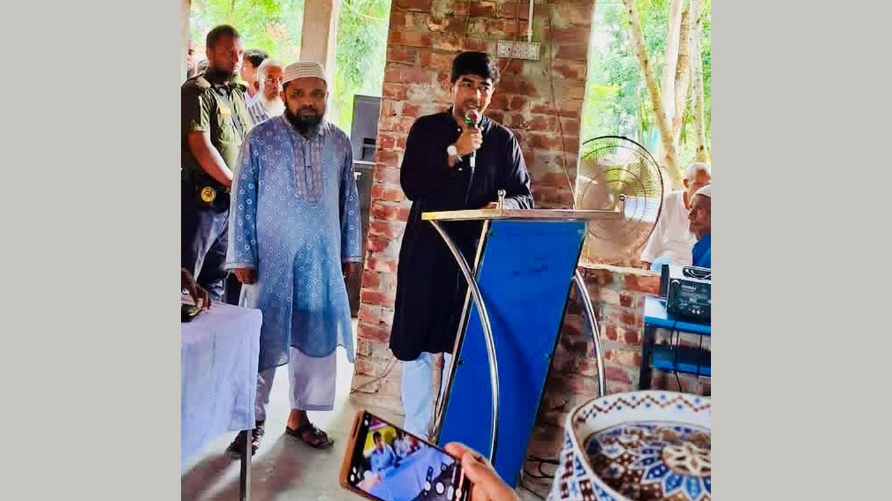 বক্তব্য দিচ্ছেন বিদ্যালয়ের সাবেক শিক্ষার্থী প্রকৌশলী মো. জুলহাস