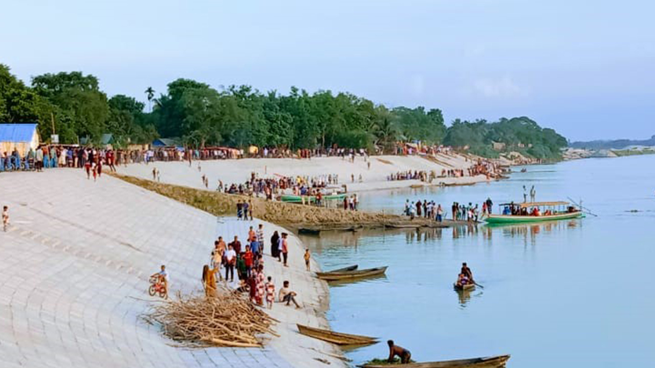 পাকুন্দিয়ায় নৌকাডুবে কলেজ ছাত্রীর মৃত্যু, নিখোঁজ ১