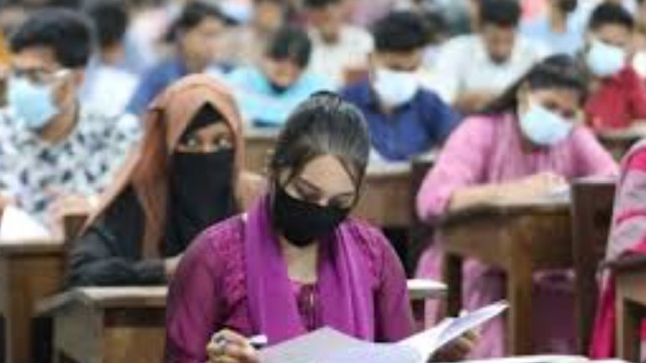 এবার এমবিবিএস ভর্তি পরীক্ষায় এগিয়ে মেয়েরা