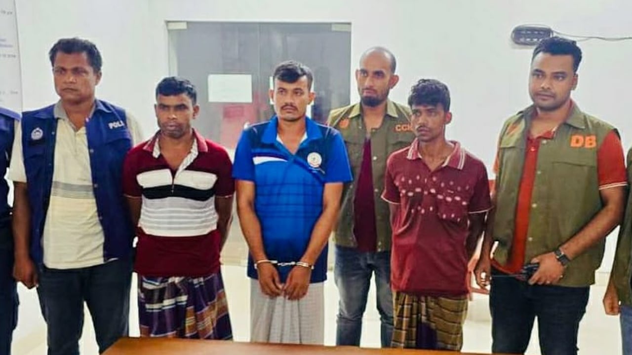নড়াইলে ৬ ডাকাত গ্রেপ্তার, মালামাল উদ্ধার