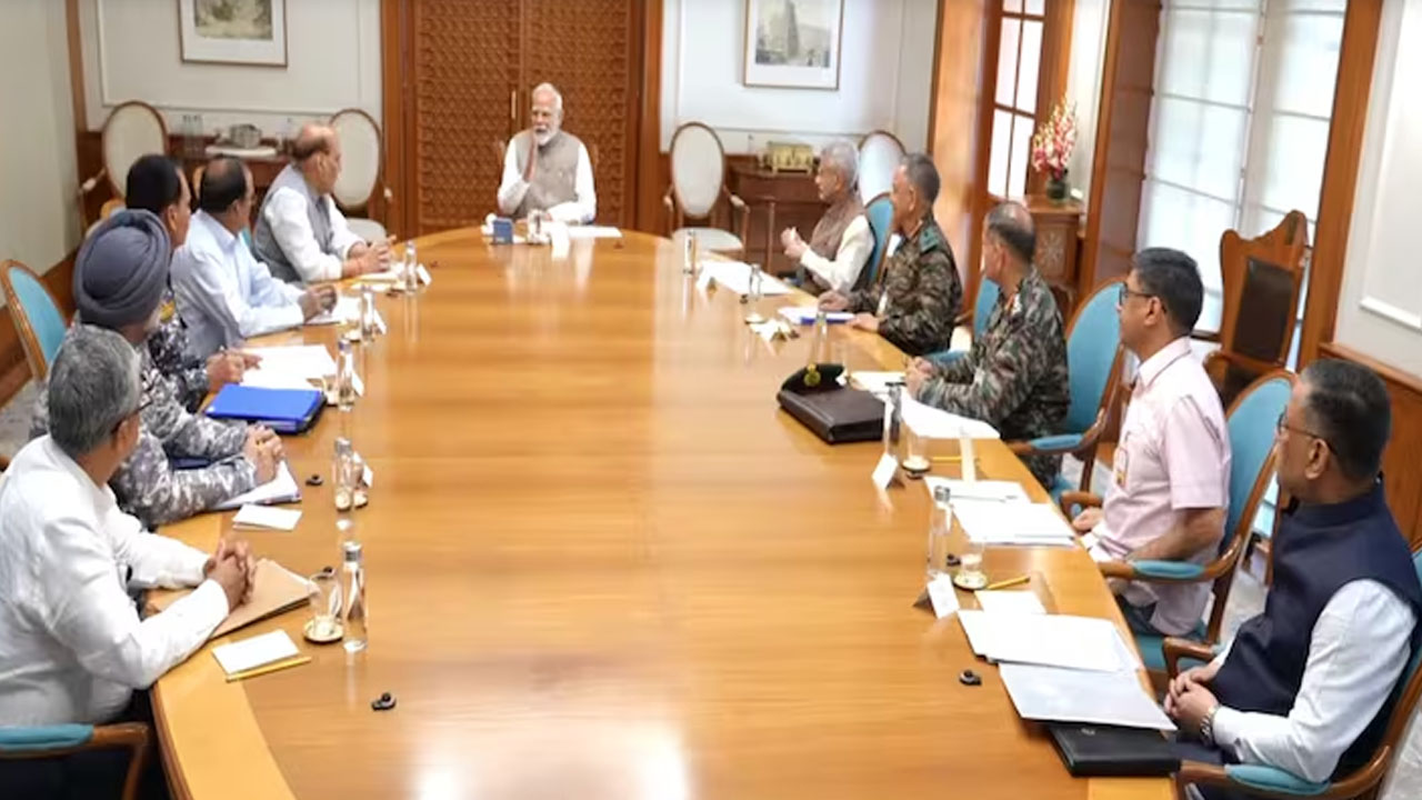 উচ্চপর্যায়ের নিরাপত্তা বৈঠকে ভারতের প্রধানমন্ত্রী