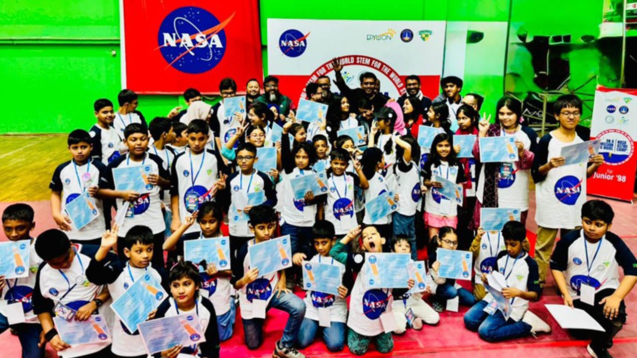 বইয়ের পাতার গণ্ডি পেরিয়ে বাংলাদেশের শিশুরা মহাকাশে