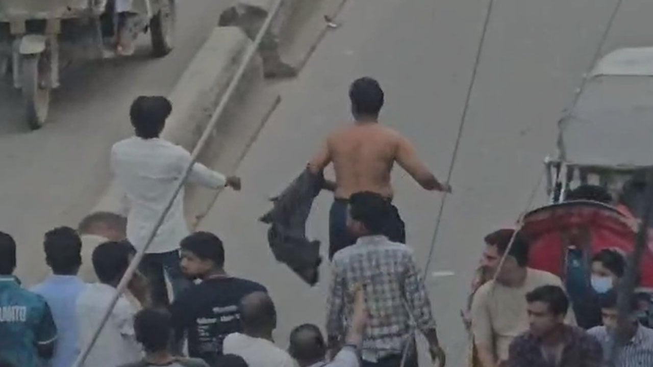 নাসিকের কর্মীদের পেটালো হকাররা