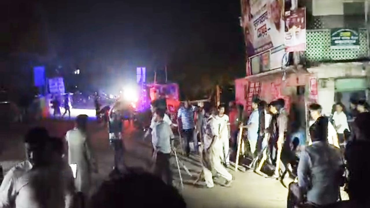 গুরুদাসপুরে আধিপত্য বিস্তার নিয়ে বিএনপির দু’গ্রুপের সংঘর্ষ, পুলিশসহ আহত ৫