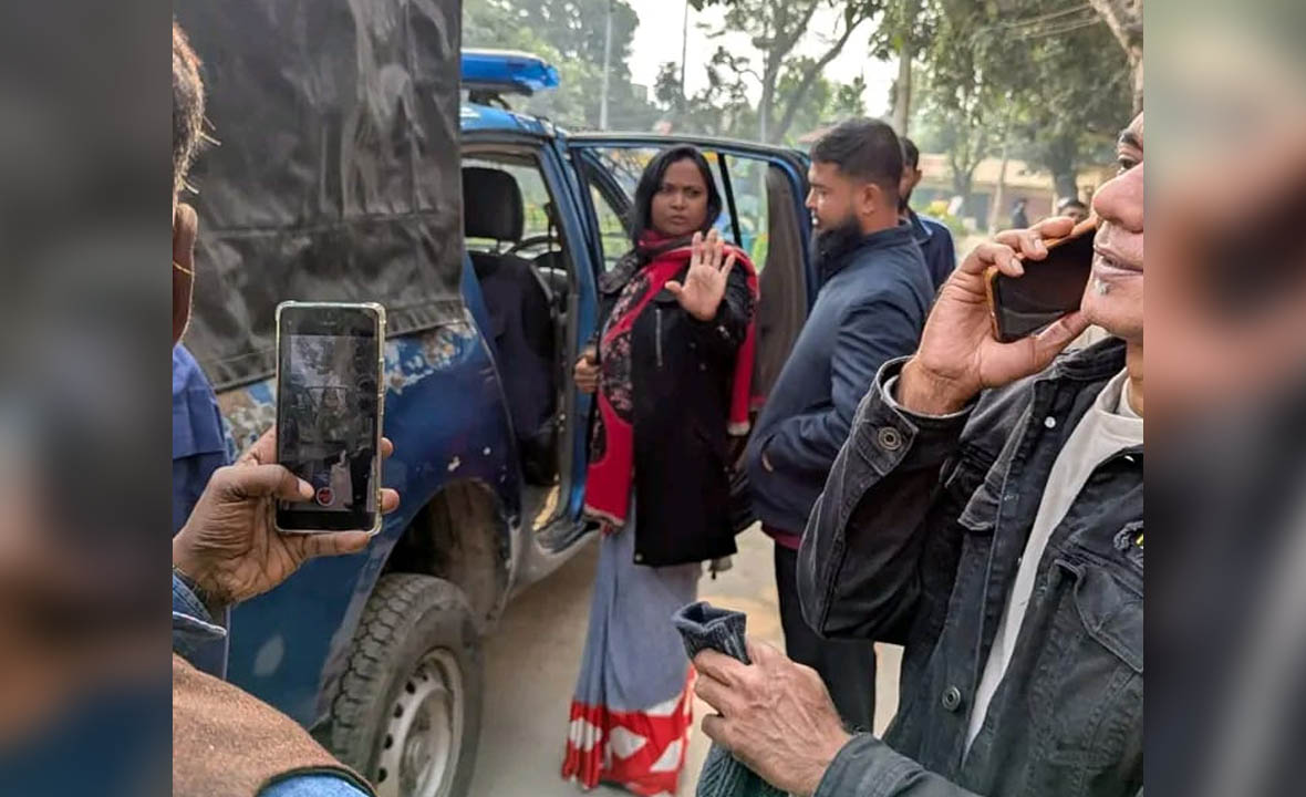 বিস্ফোরক মামলার আসামি মহিলা লীগ নেত্রী গ্রেপ্তার