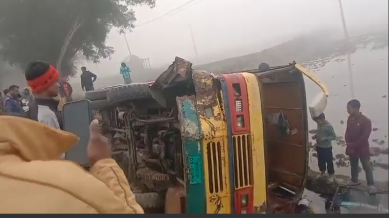 নেত্রকোণায় বাস-সিএনজি অটোরিক্সার সংঘর্ষে নিহত ১,আহত ২