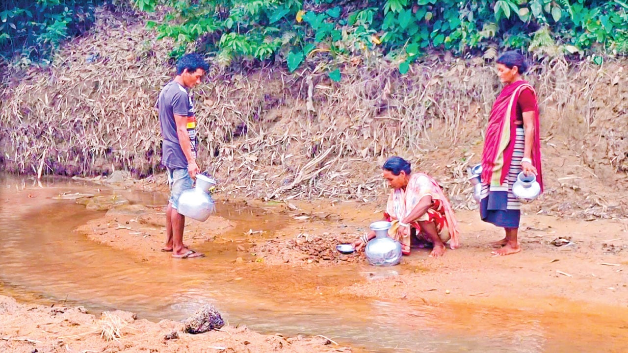 বিশুদ্ধ খাবার পানির তীব্র সংকট নেত্রকোনায়