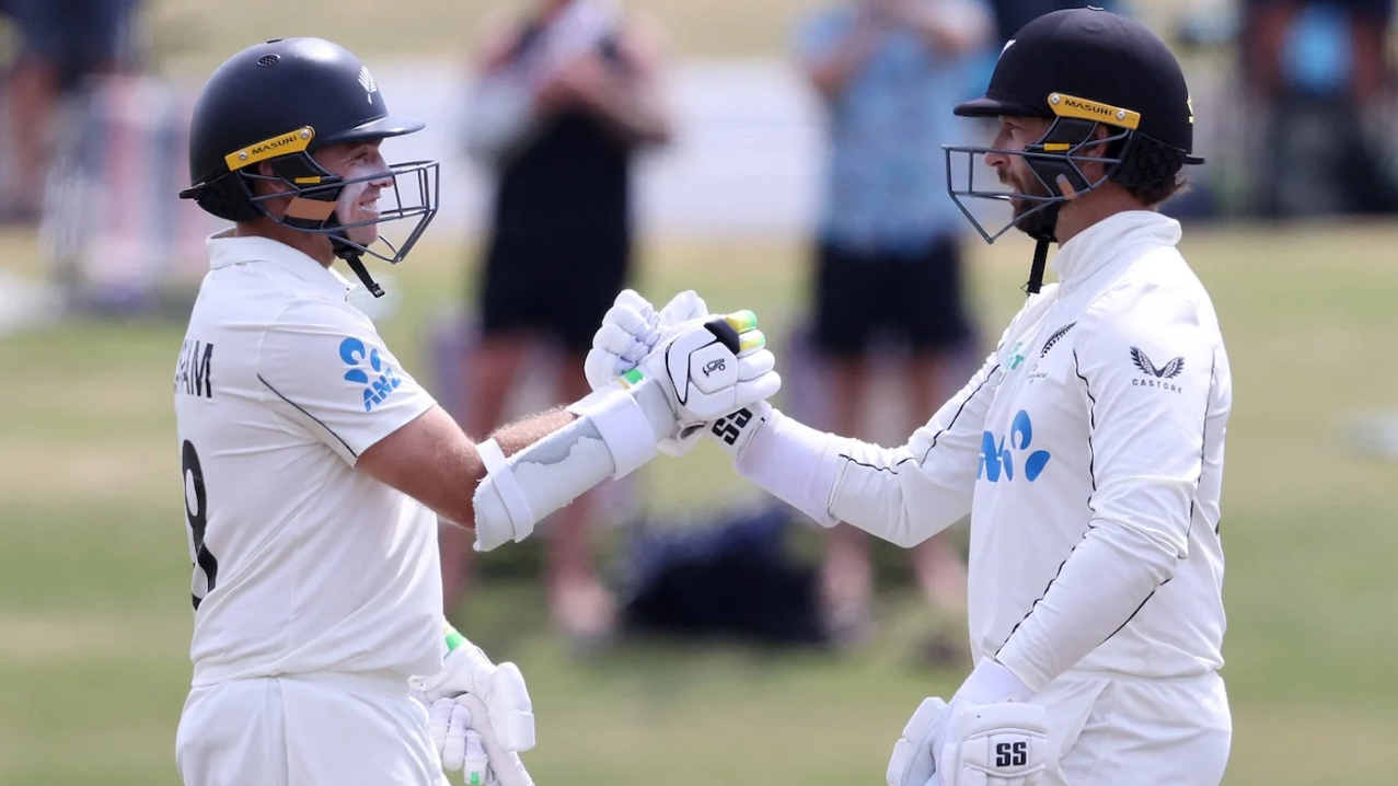 রানের পাহাড় গড়ছে কিউইরা