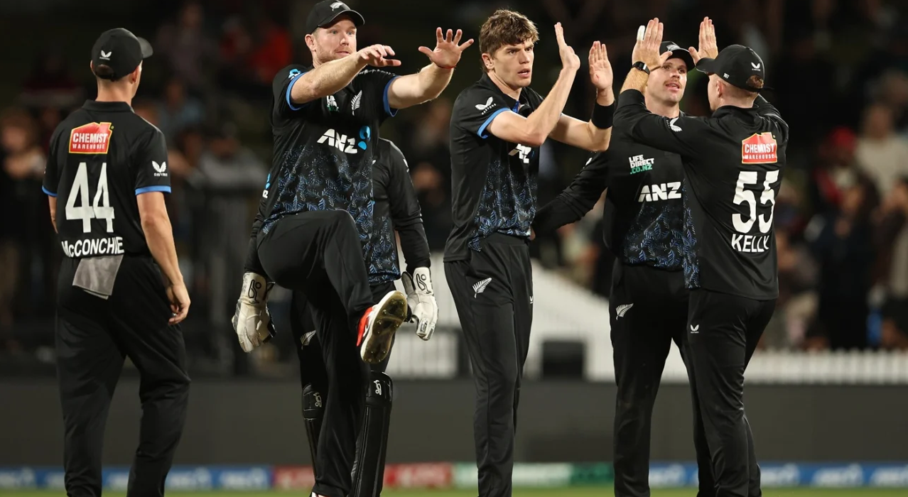 প্রোটিয়াদের ধসিয়ে সমতায় কিউইরা