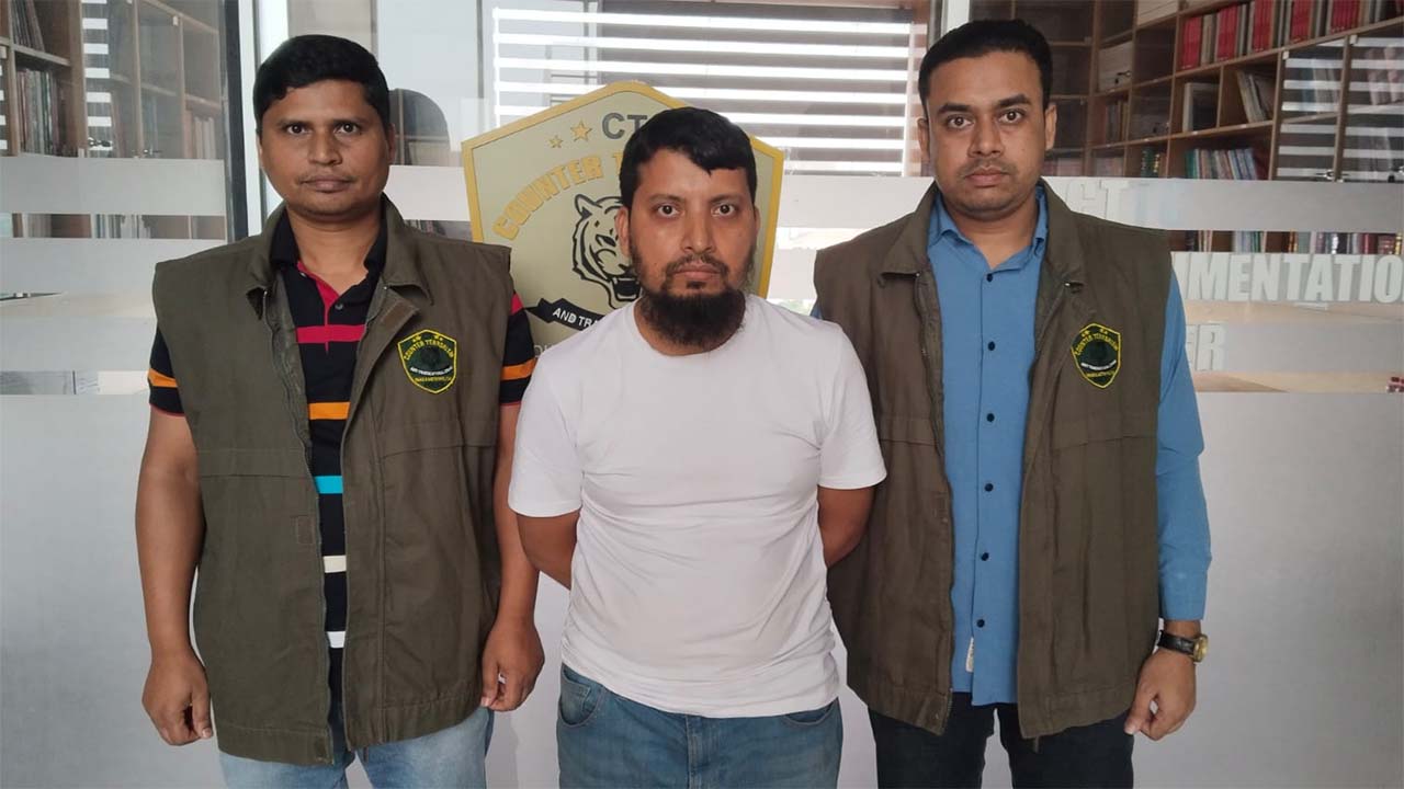 রাজধানীতে এক প্রতারক গ্রেপ্তার