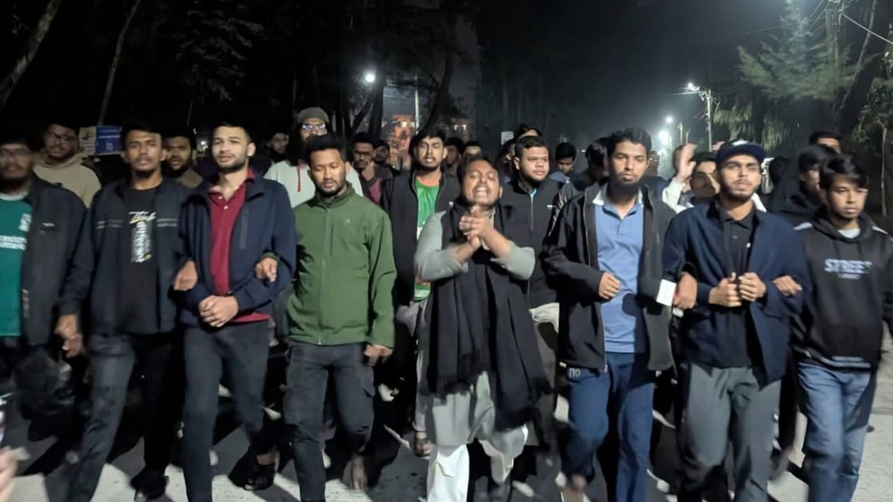 নোবিপ্রবিতে চাঁদাবাজির বিরুদ্ধে শিক্ষার্থীদের বিক্ষোভ ও প্রতিবাদ