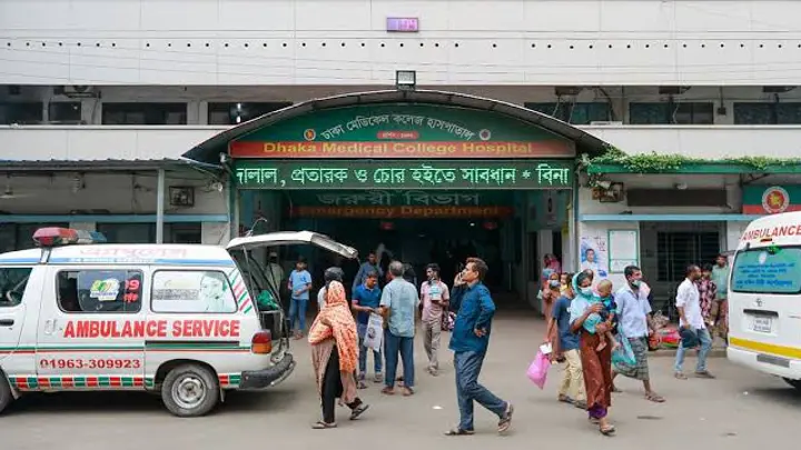 ঢামেকে অ্যাম্বুলেন্স ধর্মঘট ৭ দিনের জন্য স্থগিত