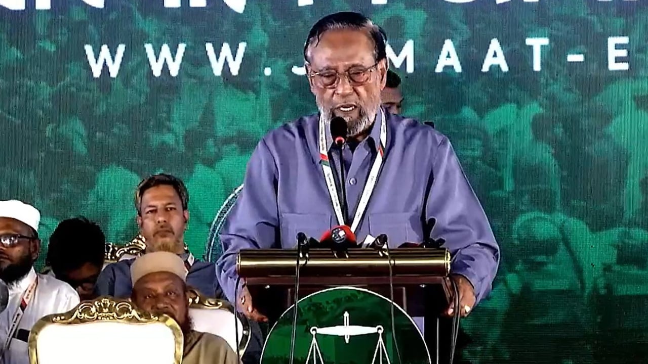 যারা কান কথা বলে ও তেল মারে, তাদের থেকে দূরে থাকুন