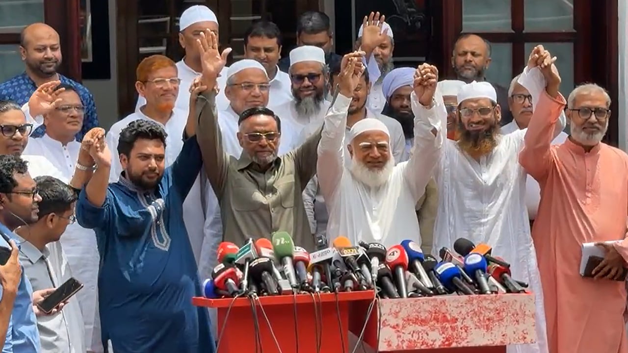 রাষ্ট্রপতি পদে ১১ দলের প্রার্থী কর্নেল অলি 