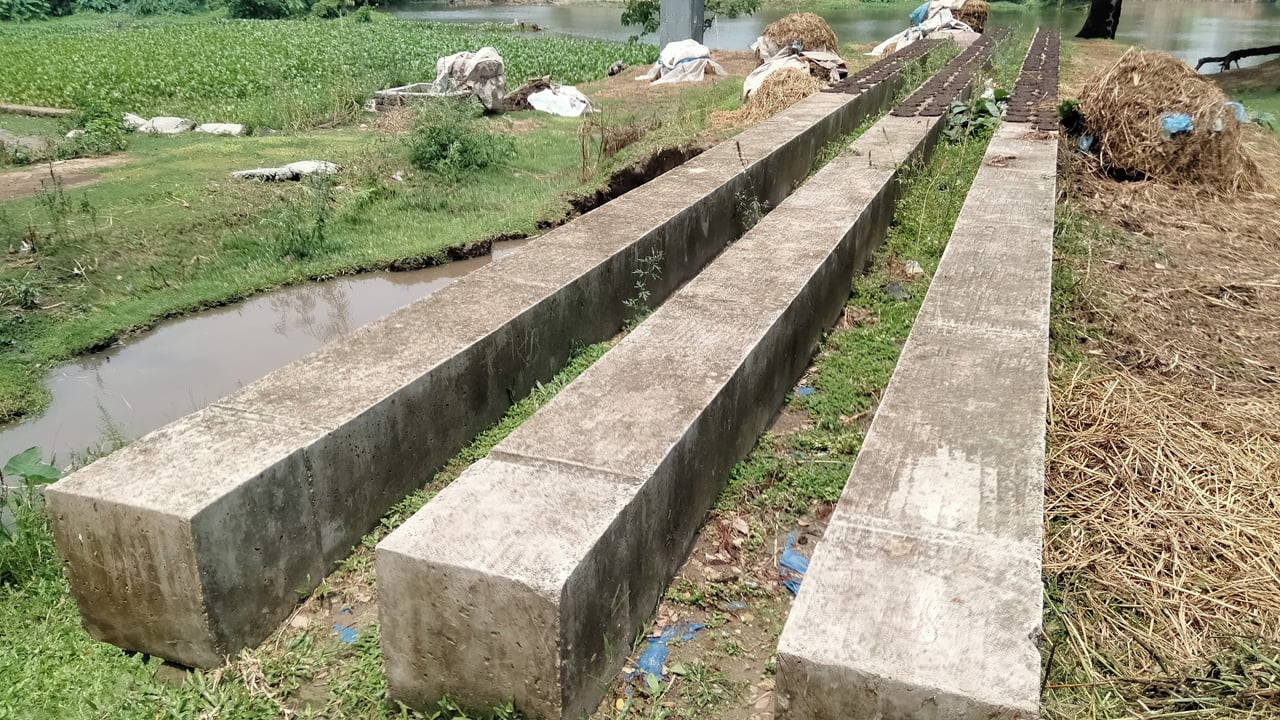 পিলার ঢালাই করে ৩৯ লাখ টাকা নিয়ে লাপাত্তা ঠিকাদার