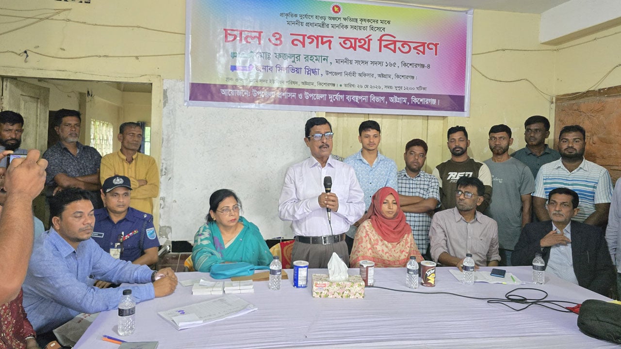 অষ্টগ্রামে ক্ষতিগ্রস্ত কৃষকদের তালিকা নিয়ে স্বজনপ্রীতির অভিযোগ