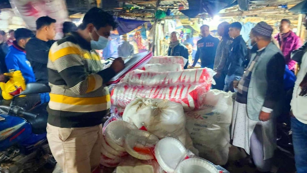 কালীগঞ্জে ভ্রাম্যমাণ আদালতের অভিযান, তিন প্রতিষ্ঠানকে জরিমানা