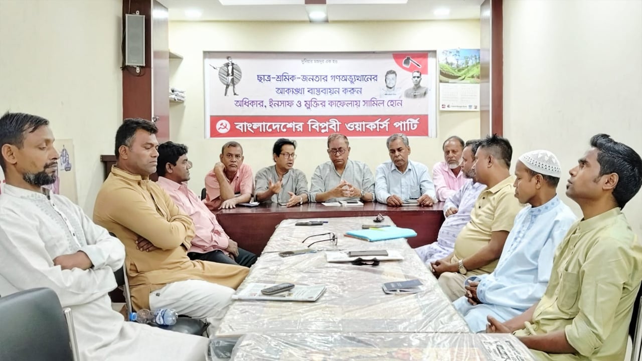 অপরিকল্পিত হকার উচ্ছেদ মানবিক বিপর্যয় সৃষ্টি করেছে