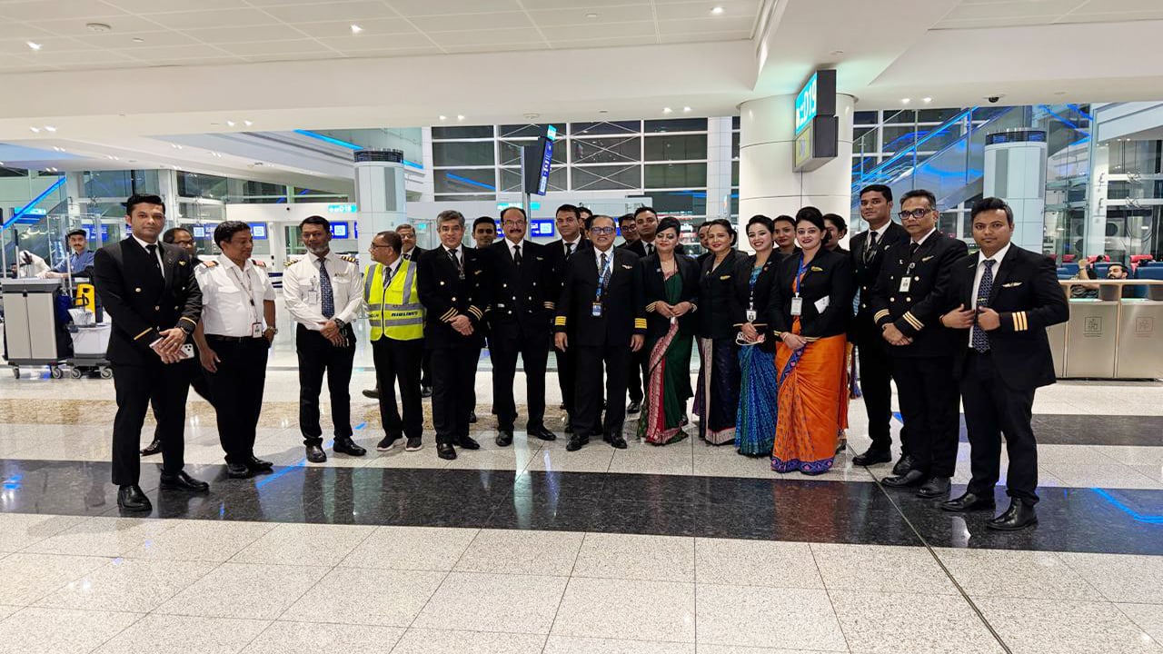 দুবাইয়ে আটকে পড়া বিমানের ২৭ জন ক্রুকে ফিরিয়ে আনল ইউএস-বাংলা