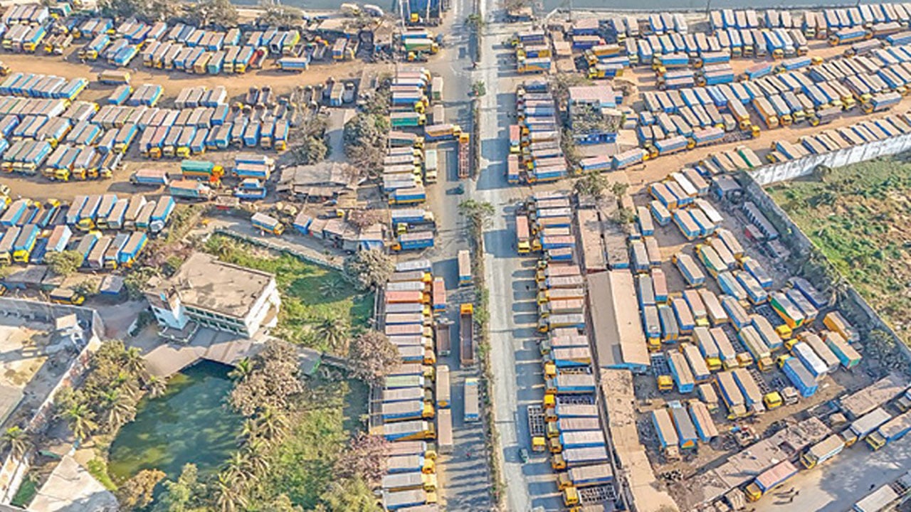 আন্দোলনে স্থবির চট্টগ্রাম বন্দর শতকোটি টাকার ক্ষতি