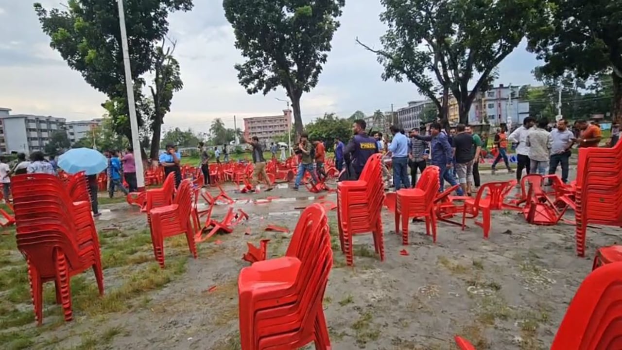 গোপালগঞ্জে এনসিপির সমাবেশস্থলে নিষিদ্ধ ছাত্রলীগের হামলা