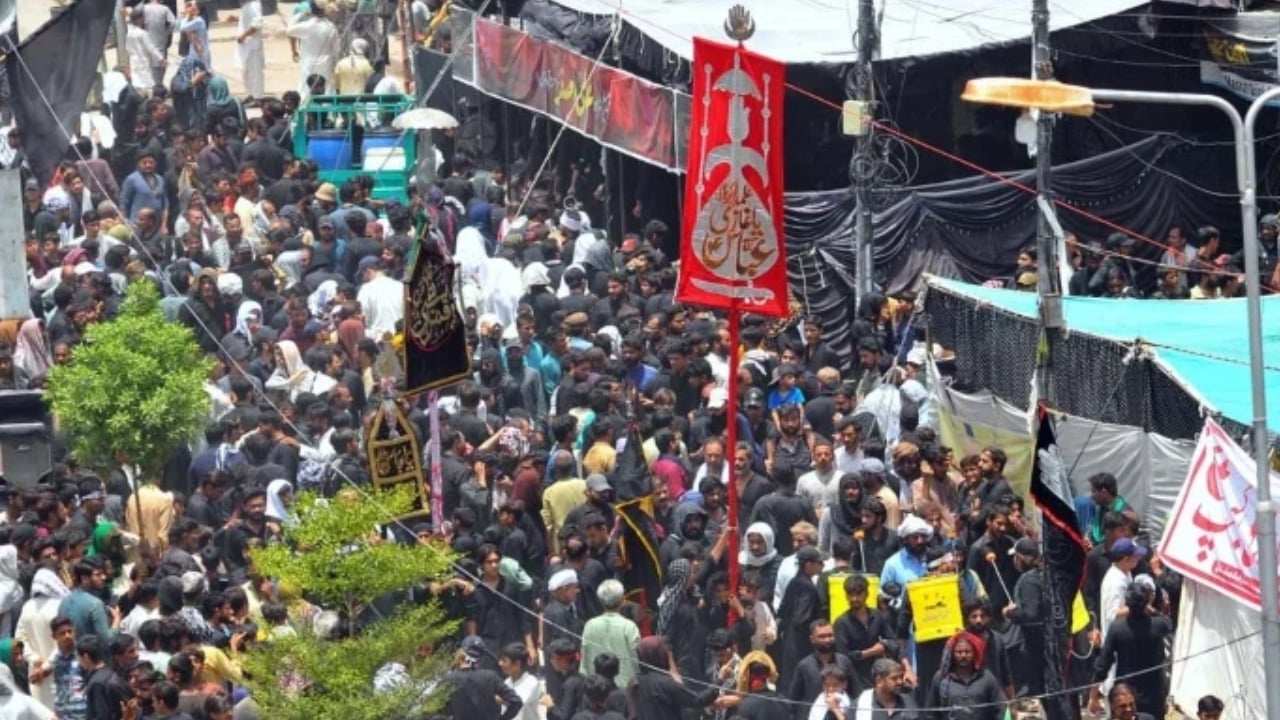 পাকিস্তানে পালিত হচ্ছে পবিত্র আশুরা