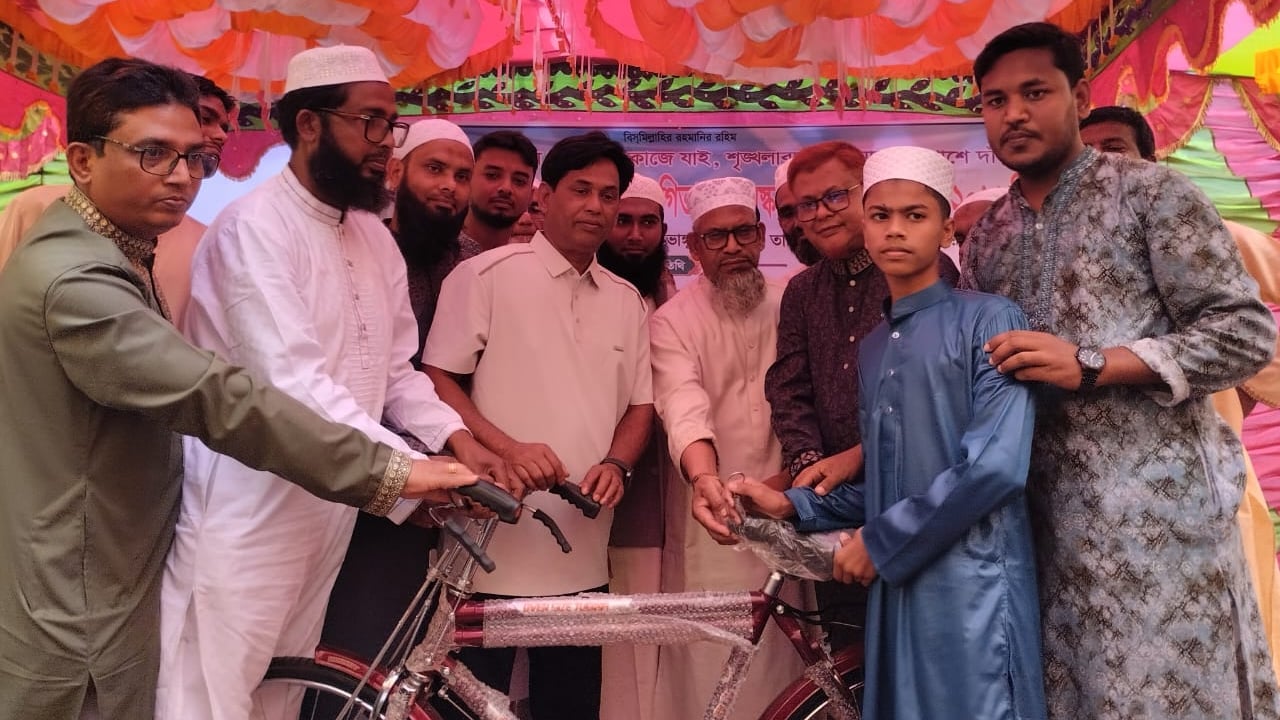 ভাঙ্গুড়ায় সালাত আদায় করে পুরস্কার পেল ৫৭ শিশু-কিশোর