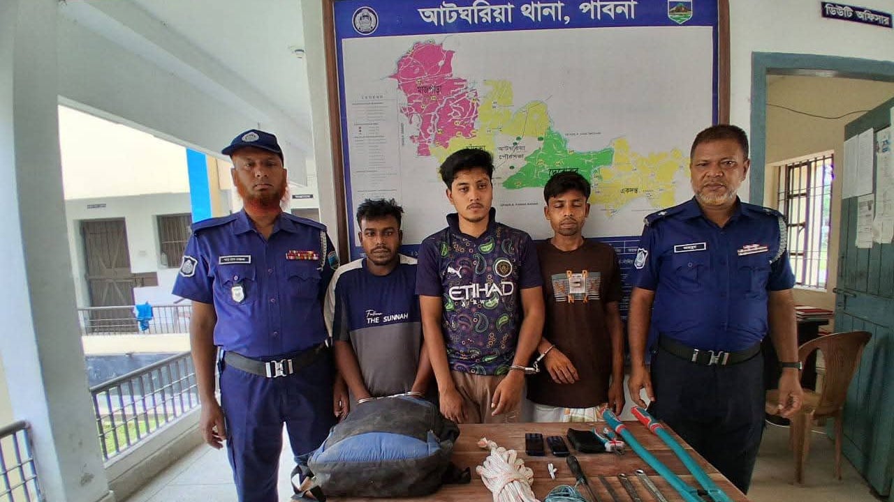 আটঘরিয়ায় ট্রান্সফরমার চুরির ঘটনায় আটক ৩