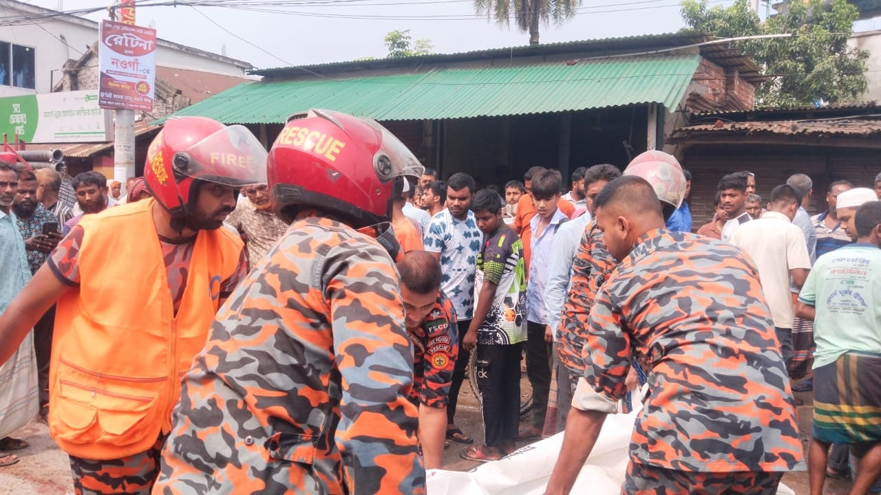 পাঁচবিবিতে মালবোঝাই ট্রাকচাপায় পিষ্ট যুবক