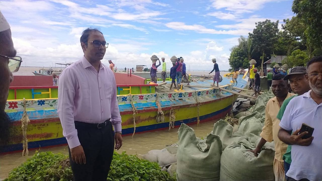 পদ্মার ভয়াবহ ভাঙনে আতঙ্কে লৌহজংবাসী