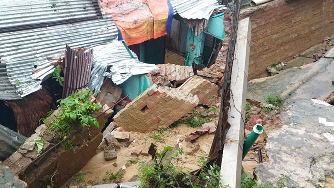 টানা বৃষ্টিতে চট্টগ্রামে দেয়াল ধসে যুবক নিহত