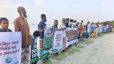 পায়রা নদীতে তাপবিদ্যুৎ কেন্দ্রের বর্জ্য, হুমকিতে পরিবেশ ও মৎস্য সম্পদ