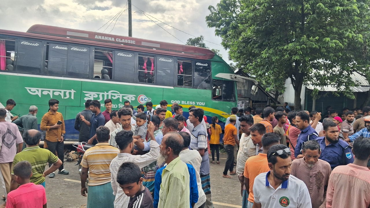 কিশোরগঞ্জে বাস-পিকআপ মুখোমুখি সংঘর্ষে নিহত ৩