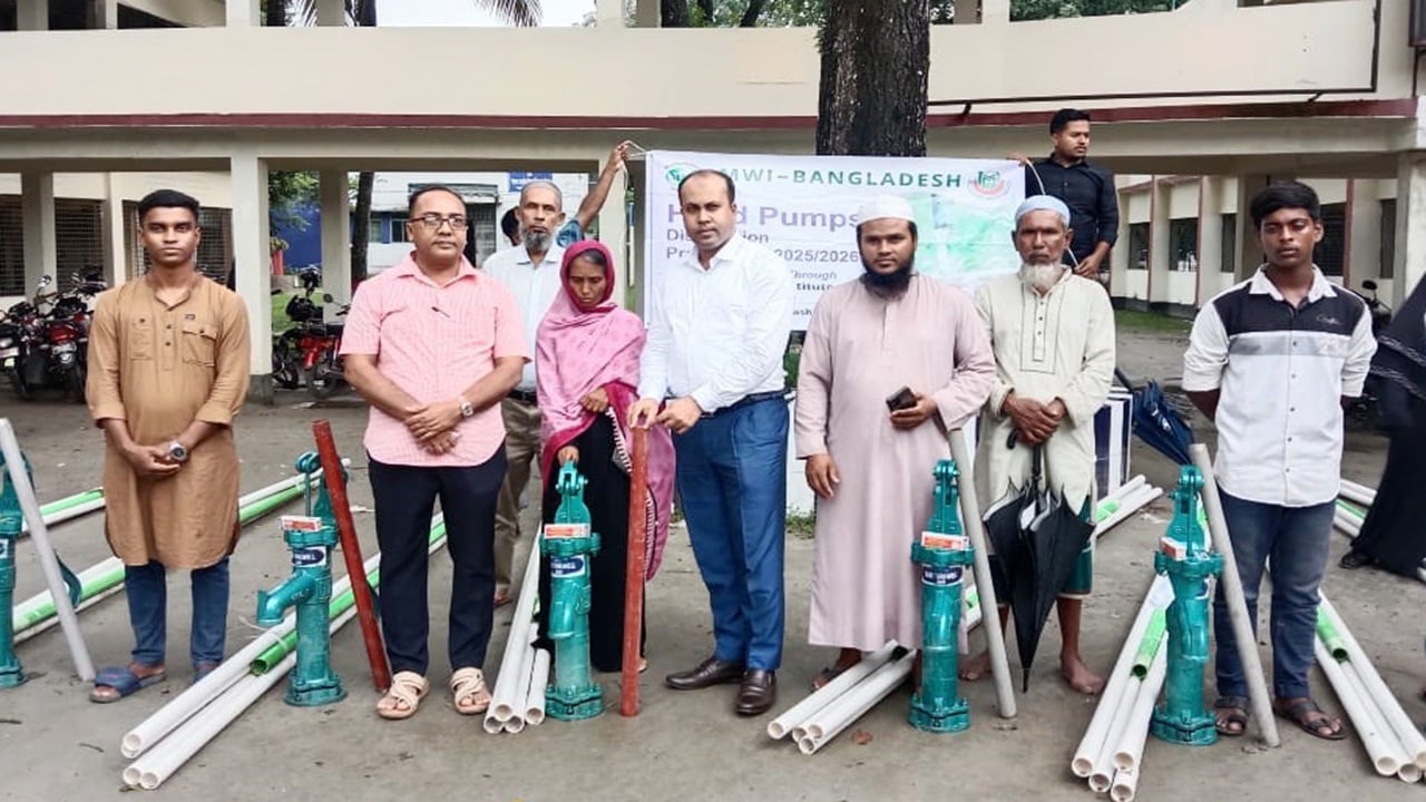 বিনামূল্যে নলকূপ পেয়ে খুশি ১৫ হতদরিদ্র