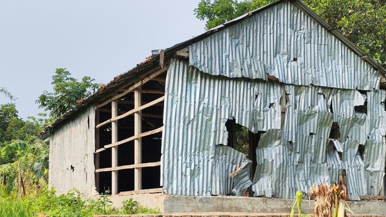 ফুটবল খেলাকে কেন্দ্র করে দুই গ্রামবাসীর সংঘর্ষে ওসিসহ আহত ২০