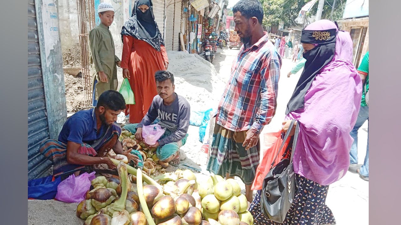 তালের শাঁসের কদর বেড়েছে পাকুন্দিয়ায়