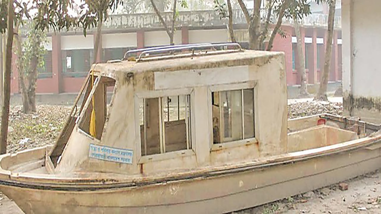 অযত্নে অরক্ষিত ওয়াটার অ্যাম্বুলেন্স সেবা বঞ্চিত ২৫ চরের মানুষ