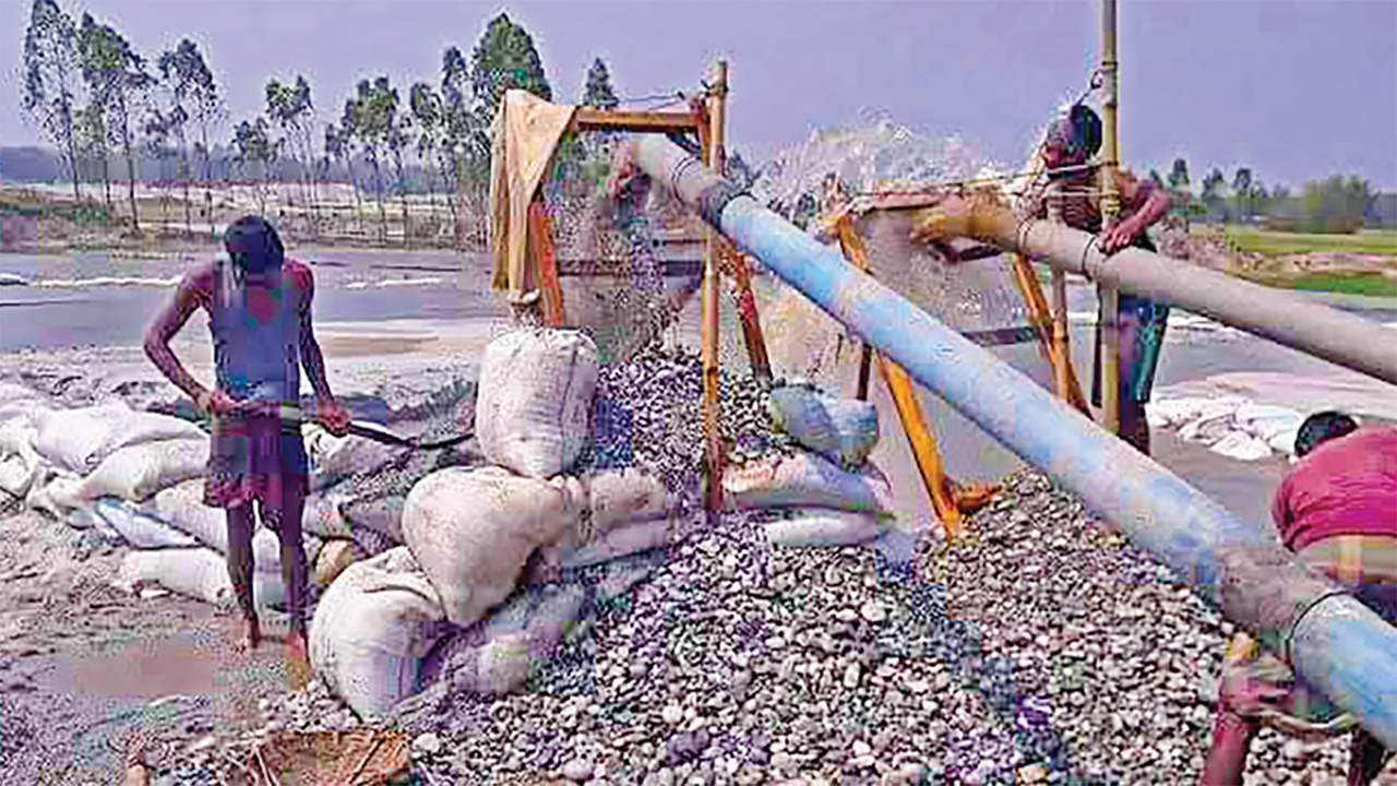 কৃষিজমি ধ্বংস করে পঞ্চগড়ে চলছে পাথর উত্তোলন