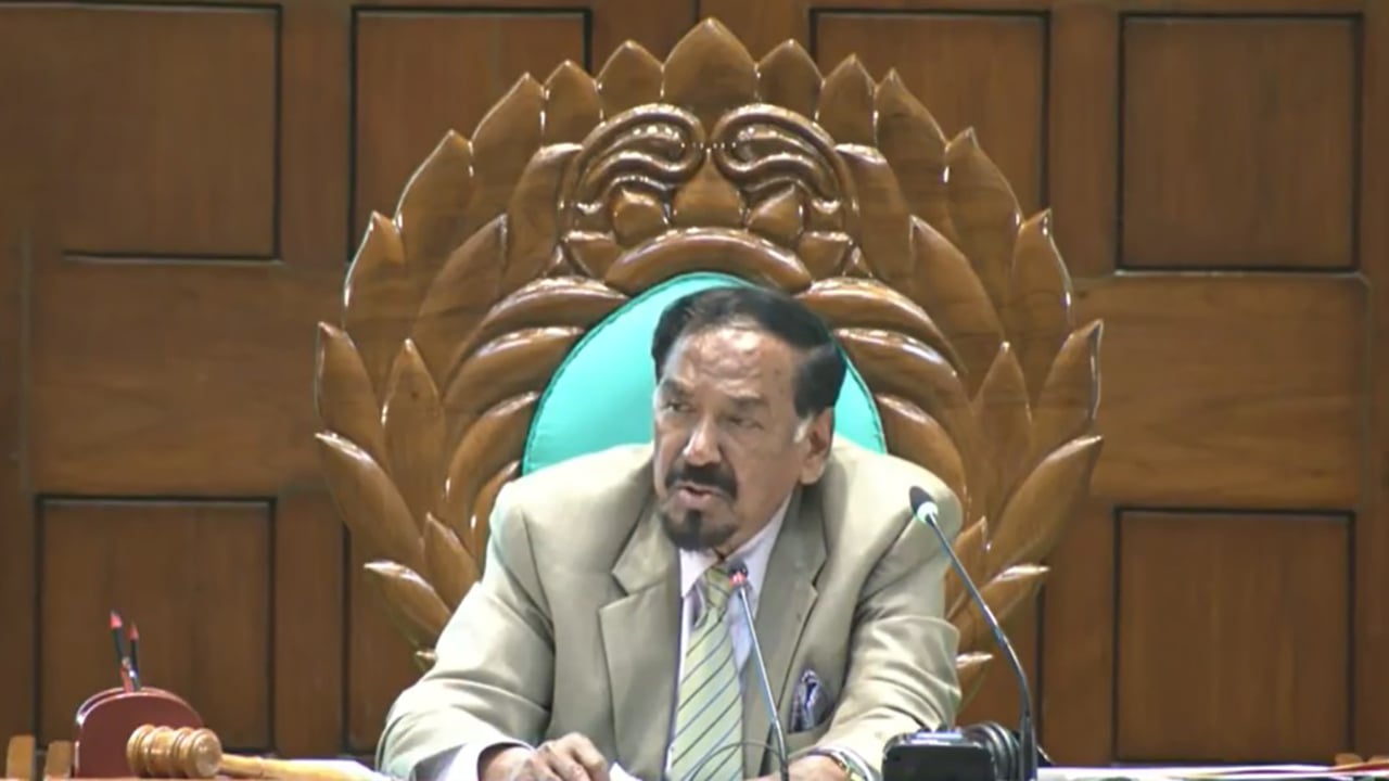 সংসদে দেখে দেখে বলা অনুমোদিত না: স্পিকার