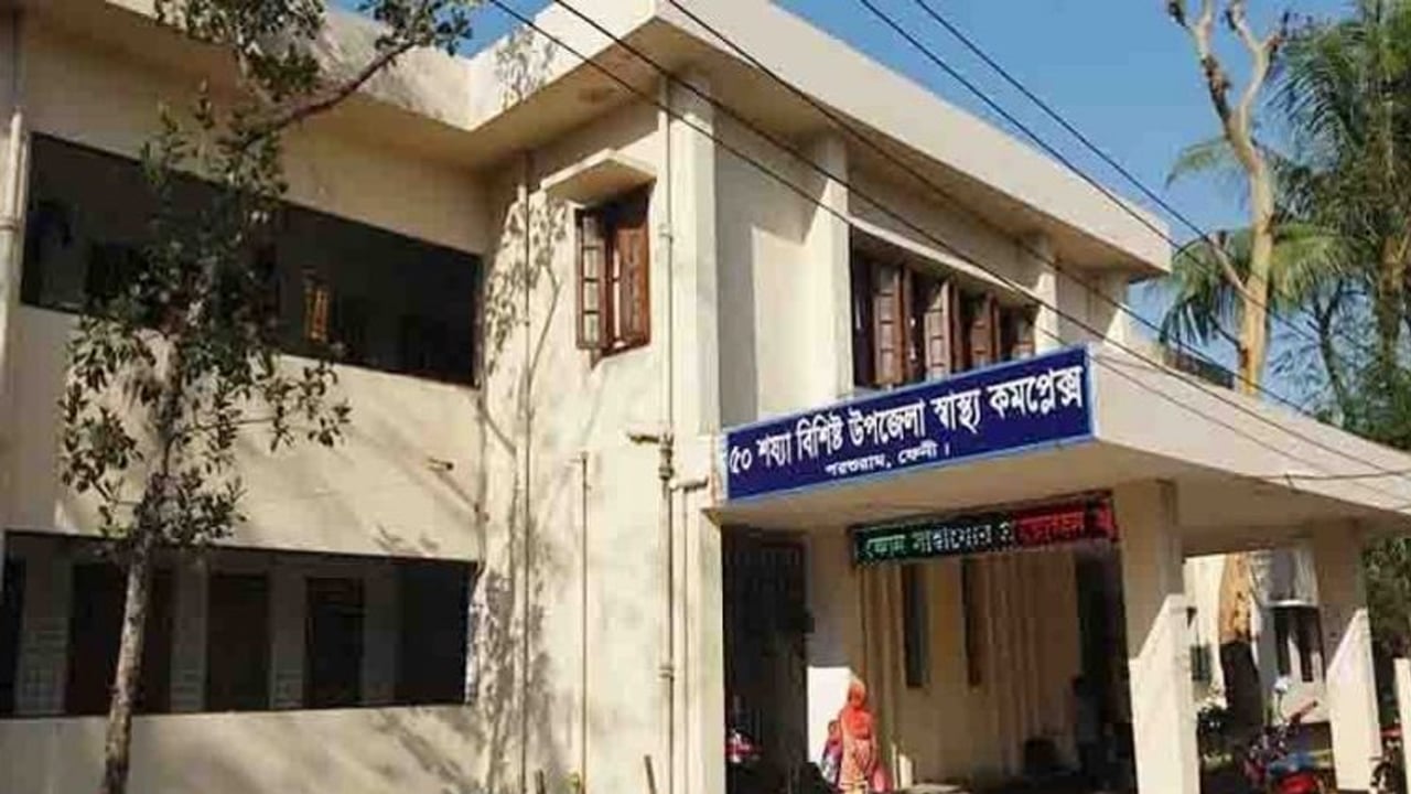 বাবাকে গরম তেলে ঝলসে দিল মেয়ে
