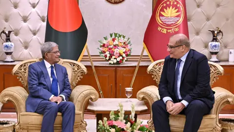 পাকিস্তানের সঙ্গে বাণিজ্য, শিক্ষা ও যোগাযোগে সহযোগিতা বাড়ানোর আহ্বান রাষ্ট্রপতির
