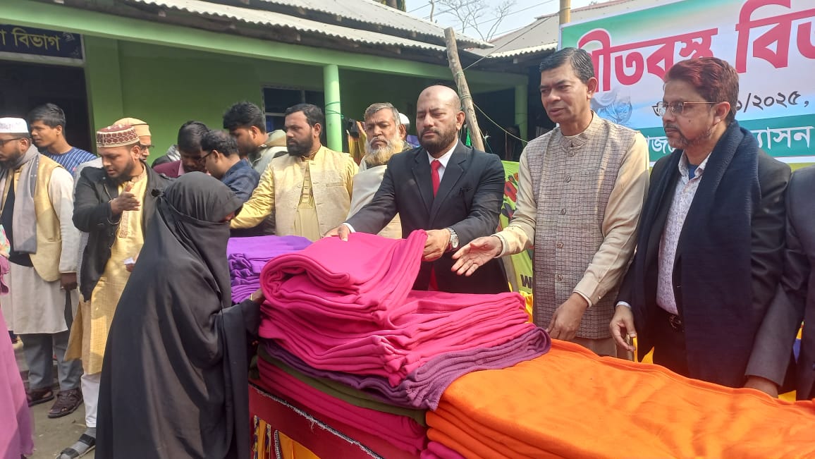 চরফ্যাশনে শীতার্তদের মাঝে শীতবস্ত্র বিতরণ