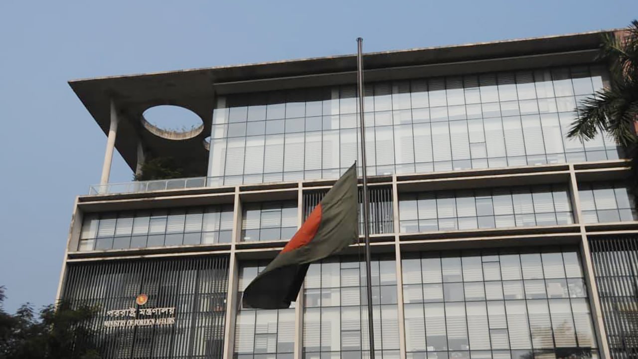 হাদির মৃত্যুতে আজ রাষ্ট্রীয় শোক, অর্ধনমিত জাতীয় পতাকা