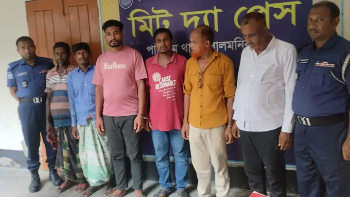 পাটগ্রামে বিজিবি ক্যাম্পে হামলা, বিএনপি নেতাসহ ৬ জন কারাগারে