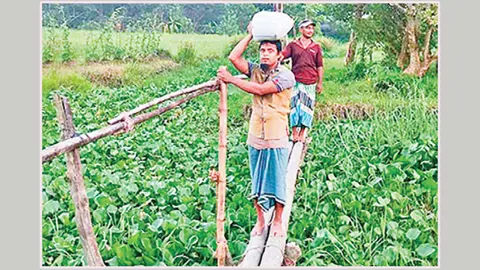 পটিয়ায় রশি টানাটানিতে ৩০ পরিবারের দুর্ভোগ