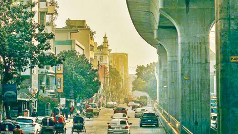 শহরের বুকে বিকালের আলো