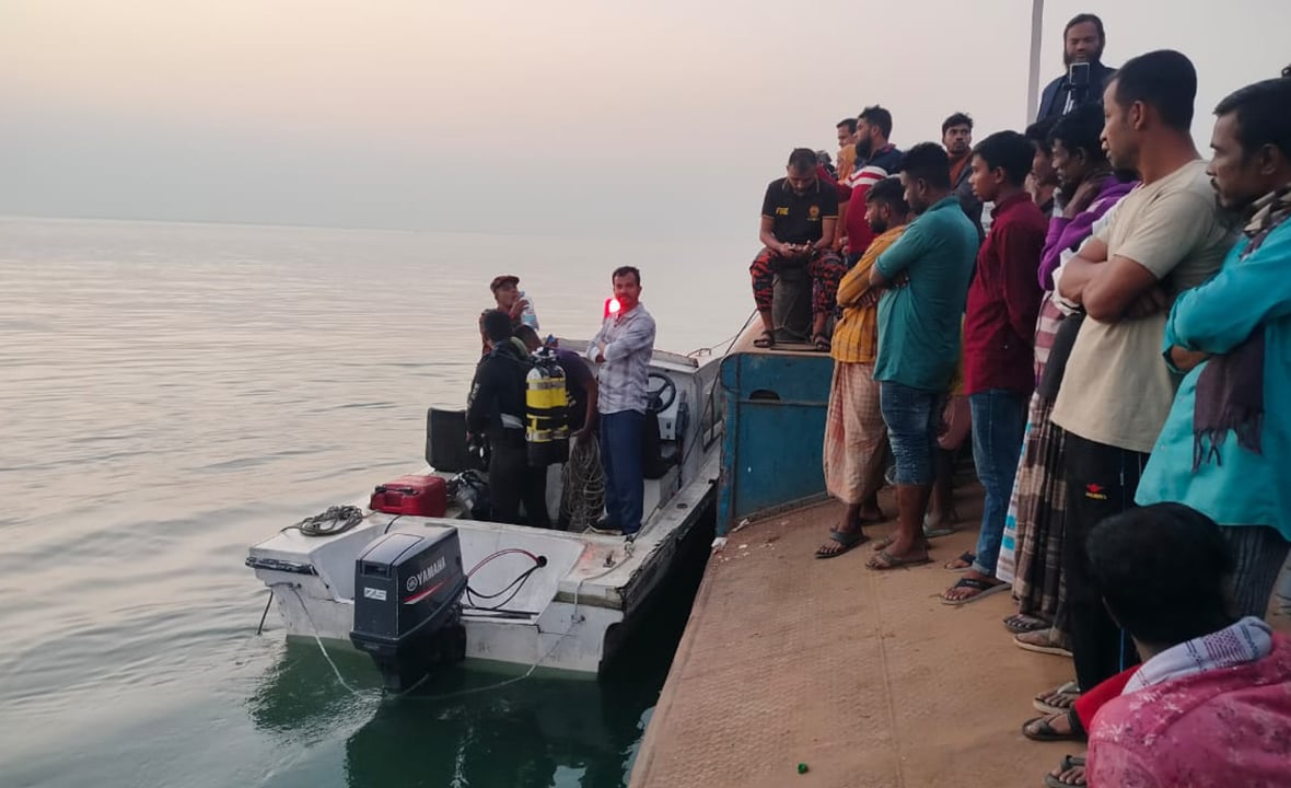 পাটুরিয়া ফেরির পন্টুন থেকে পড়ে নিখোঁজ ব্যক্তির লাশ উদ্ধার