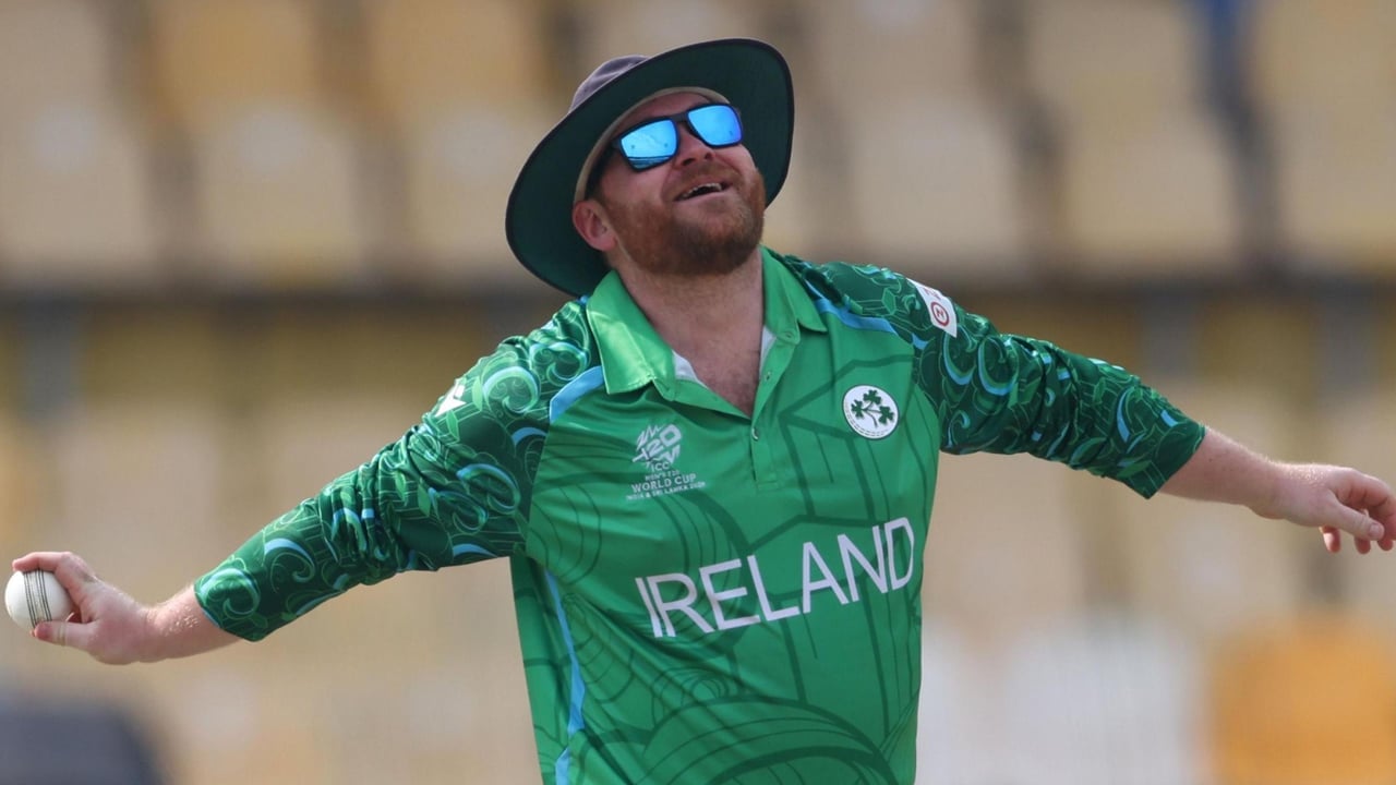 ব্যাটিংয়ে মনোযোগী হতে অধিনায়কত্ব ছাড়লেন স্টারলিং