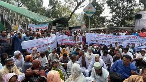 পে-স্কেল বাস্তবায়নের দাবিতে এমপিওভুক্ত শিক্ষকদের লাগাতার কর্মসূচির ঘোষণা